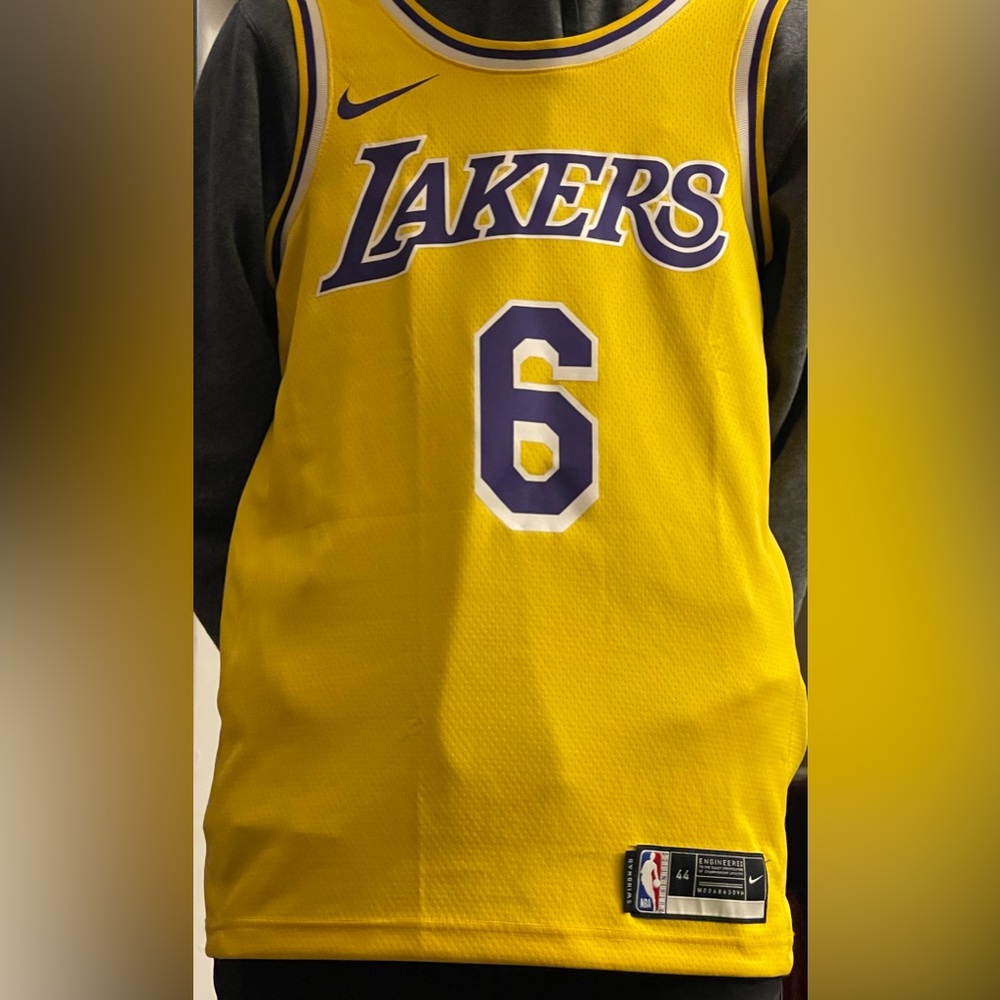 LeBron James jersey M men